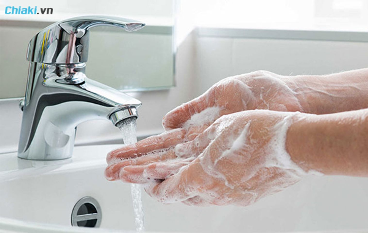 vệ sinh tay sạch sẽ trước khi pha sữa