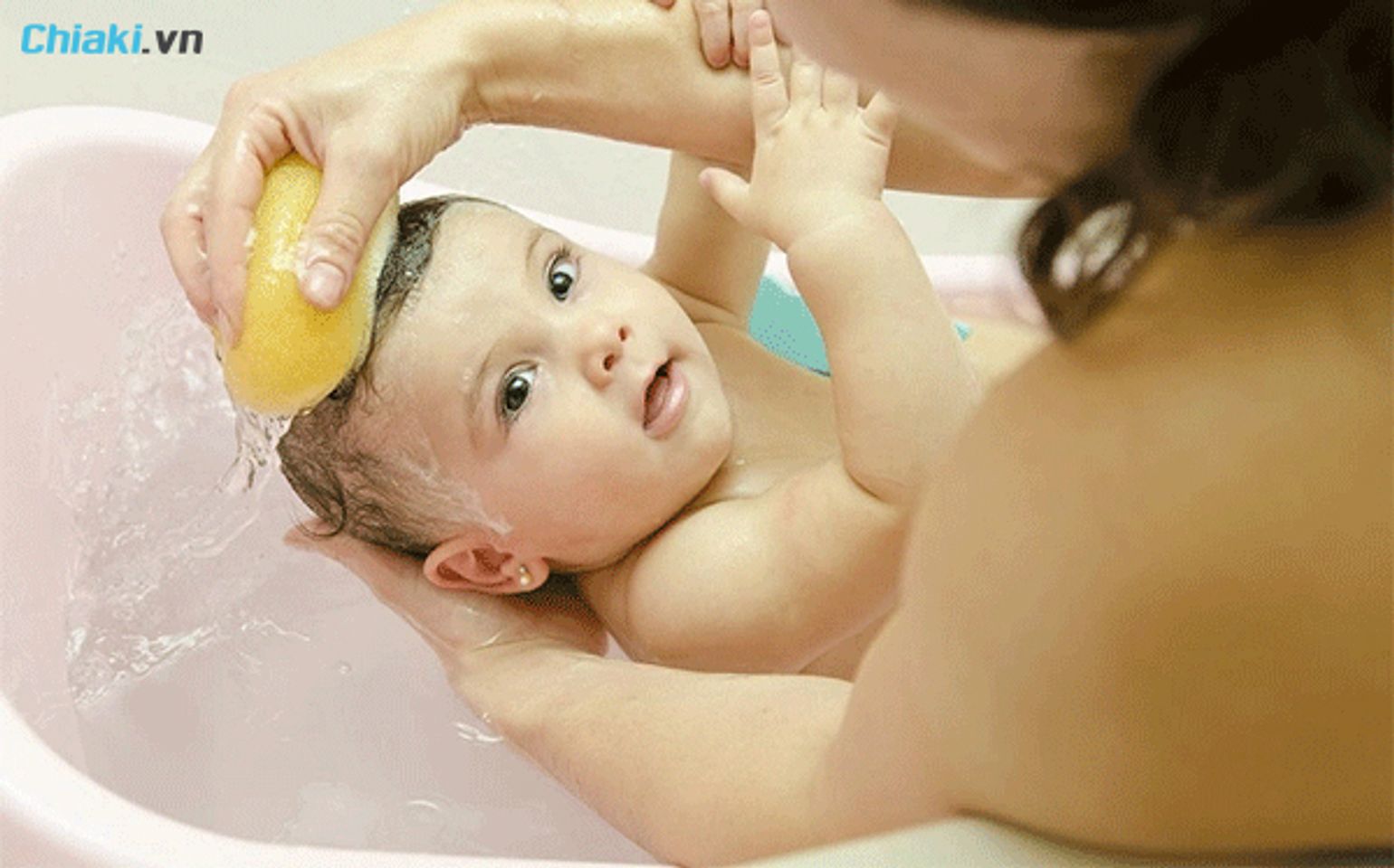 C&aacute;ch d&ugrave;ng sữa tắm Lactacyd cho trẻ sơ sinh