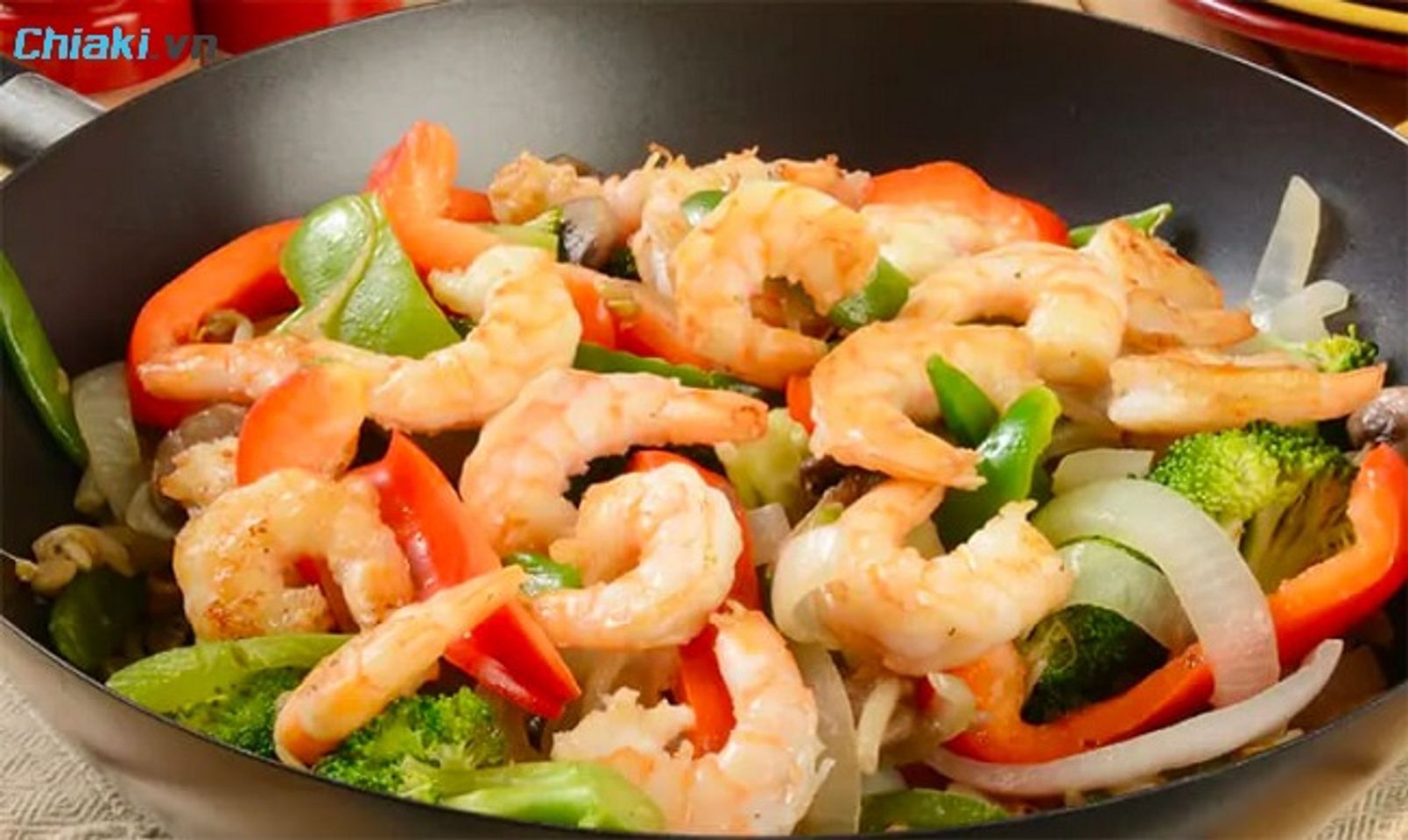 Ổn định dinh dưỡng với t&ocirc;m x&agrave;o rau củ 
