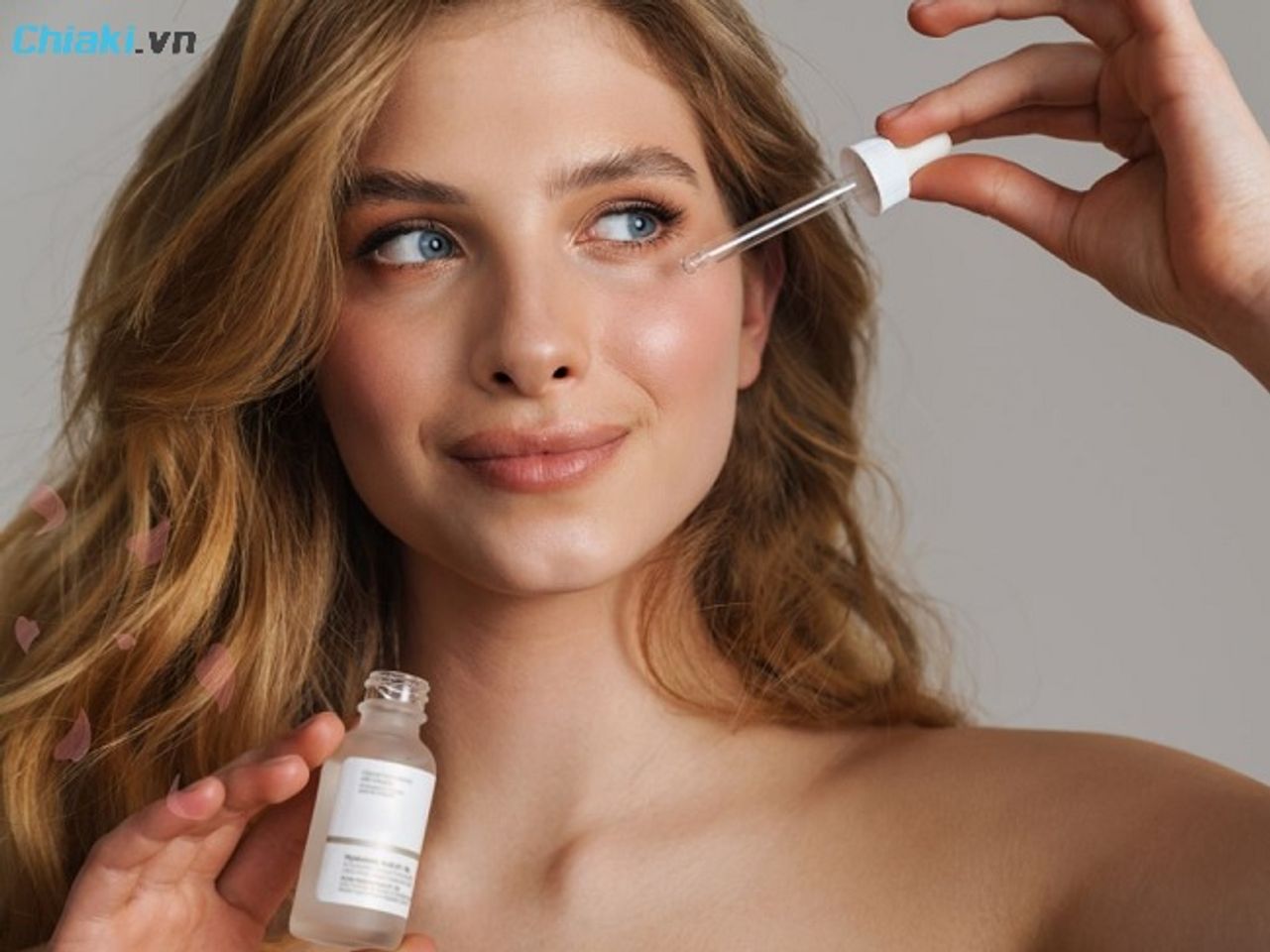 Khi da đang trong qu&aacute; tr&igrave;nh điều trị n&aacute;m, t&agrave;n nhang c&oacute; thể sử dụng serum B5