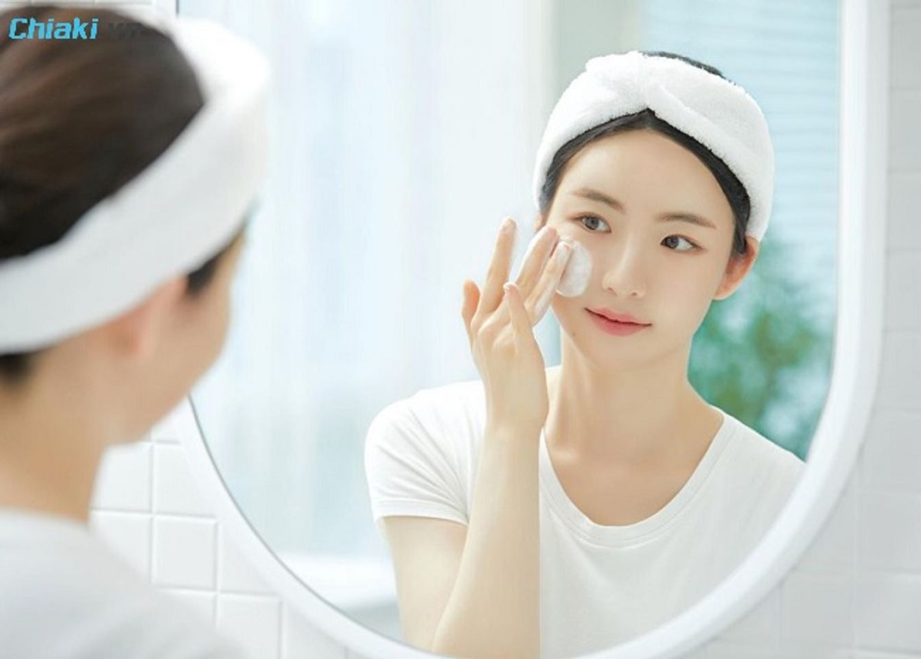 Lu&ocirc;n nhớ sử dụng kem dưỡng ẩm sau khi d&ugrave;ng serum cho da hỗn hợp thi&ecirc;n kh&ocirc;