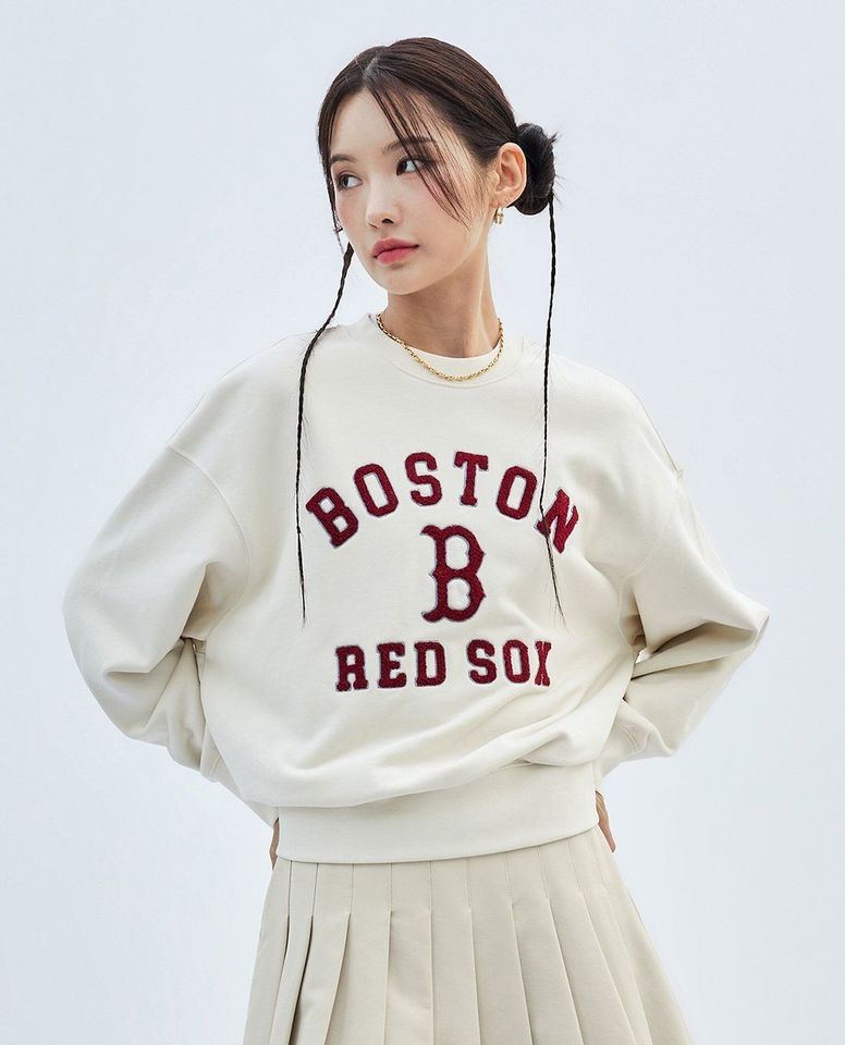 Áo sweatshirt nữ cổ tròn tay dài Varsity Over Fit