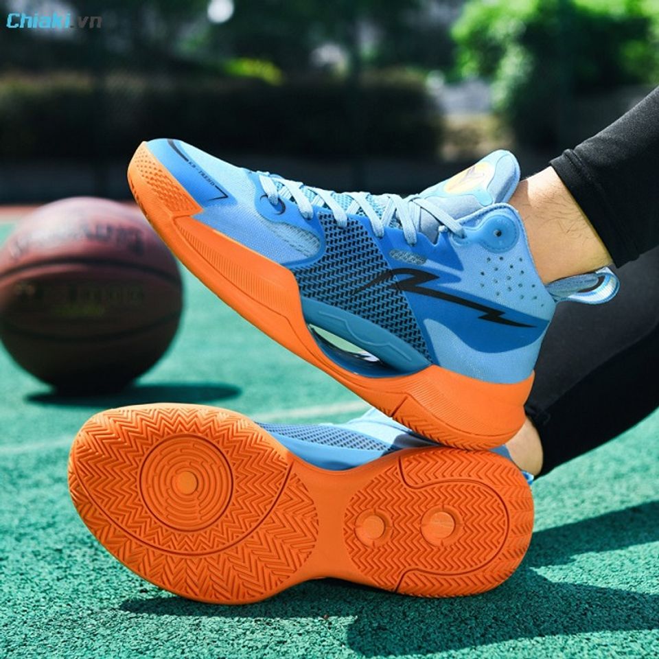 Những c&aacute;ch lựa chọn gi&agrave;y b&oacute;ng rổ outdoor tốt