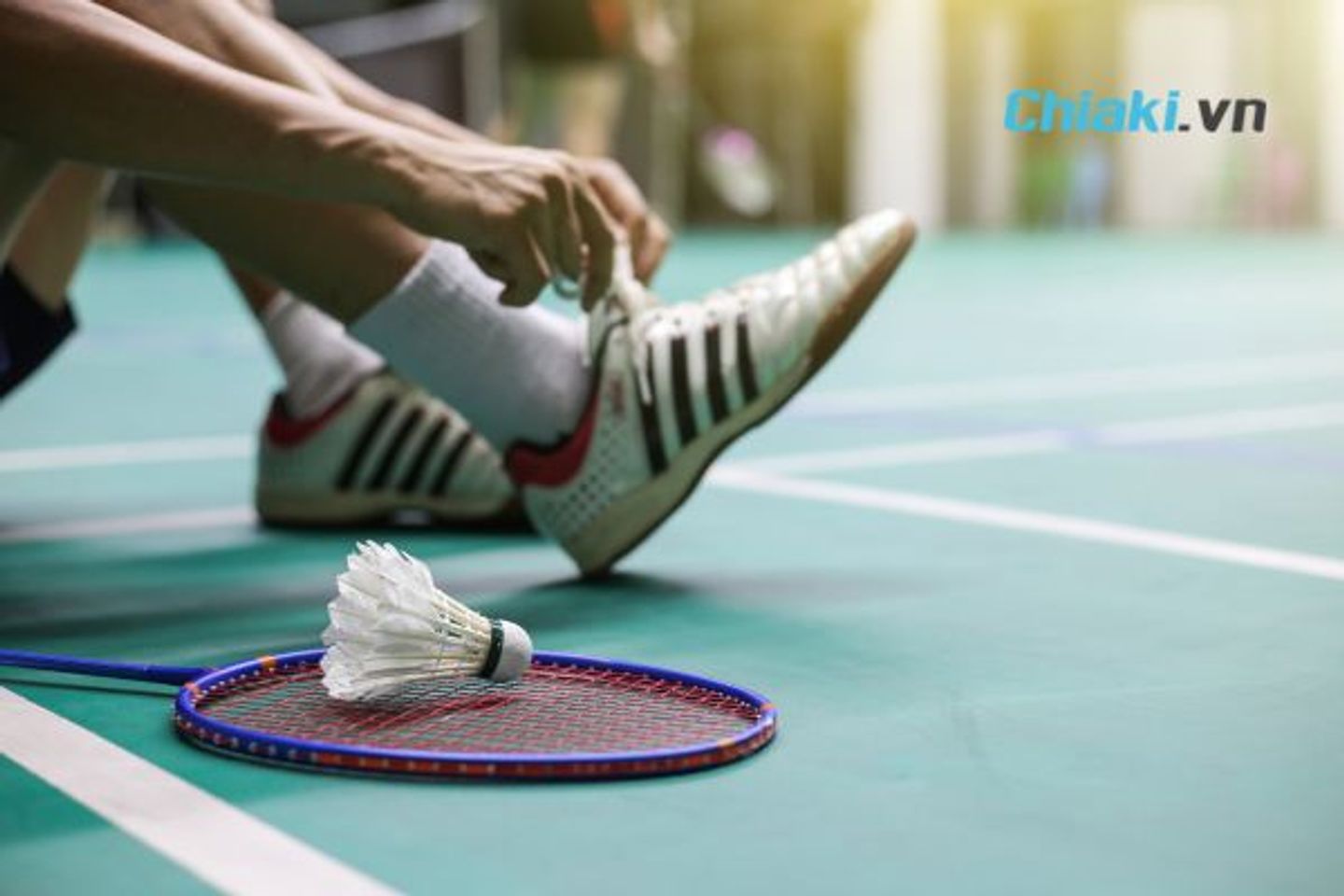 C&aacute;ch chọn gi&agrave;y cầu l&ocirc;ng dưới 1 triệu ph&ugrave; hợp, l&agrave;nh t&iacute;nh