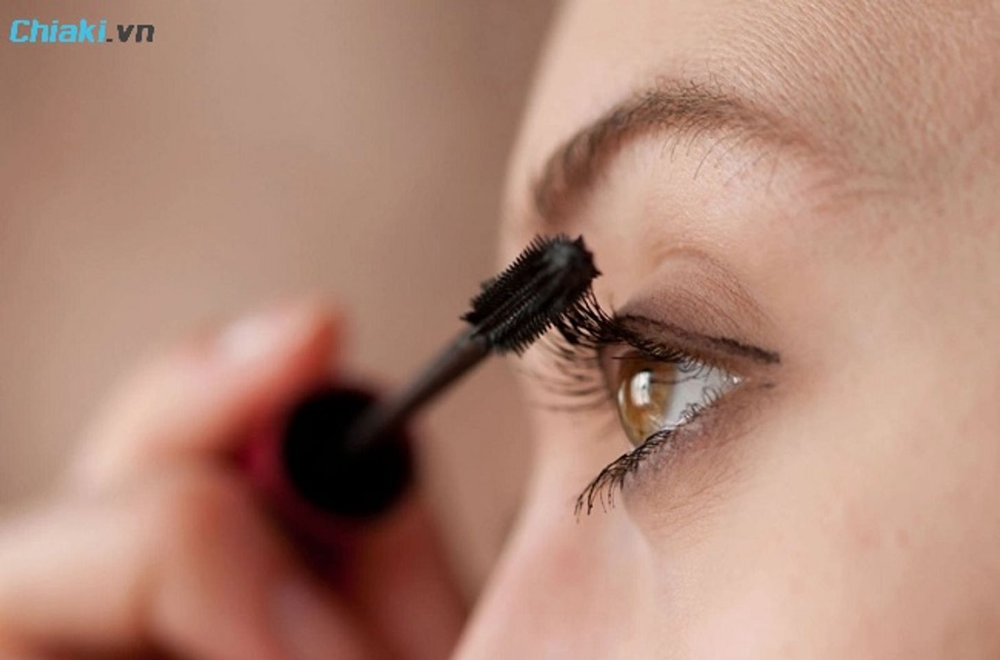C&aacute;ch d&ugrave;ng mascara cho mi cong v&uacute;t kh&ocirc;ng lem
