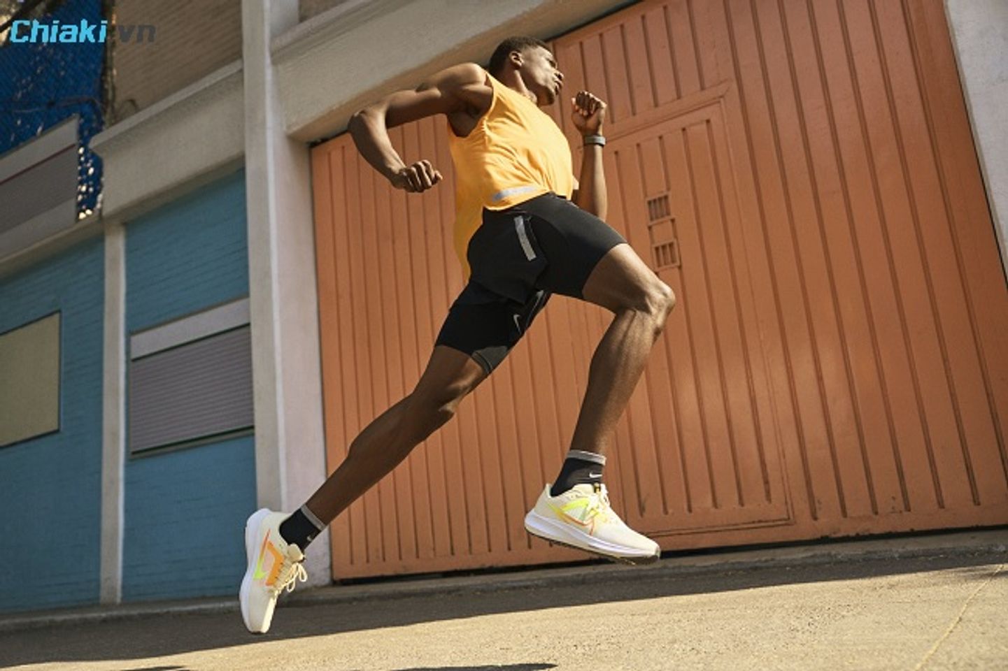 Lựa chọn gi&agrave;y chạy bộ Nike ch&iacute;nh h&atilde;ng gi&uacute;p linh hoạt v&agrave; nhẹ nh&agrave;ng trong từng bước chạy