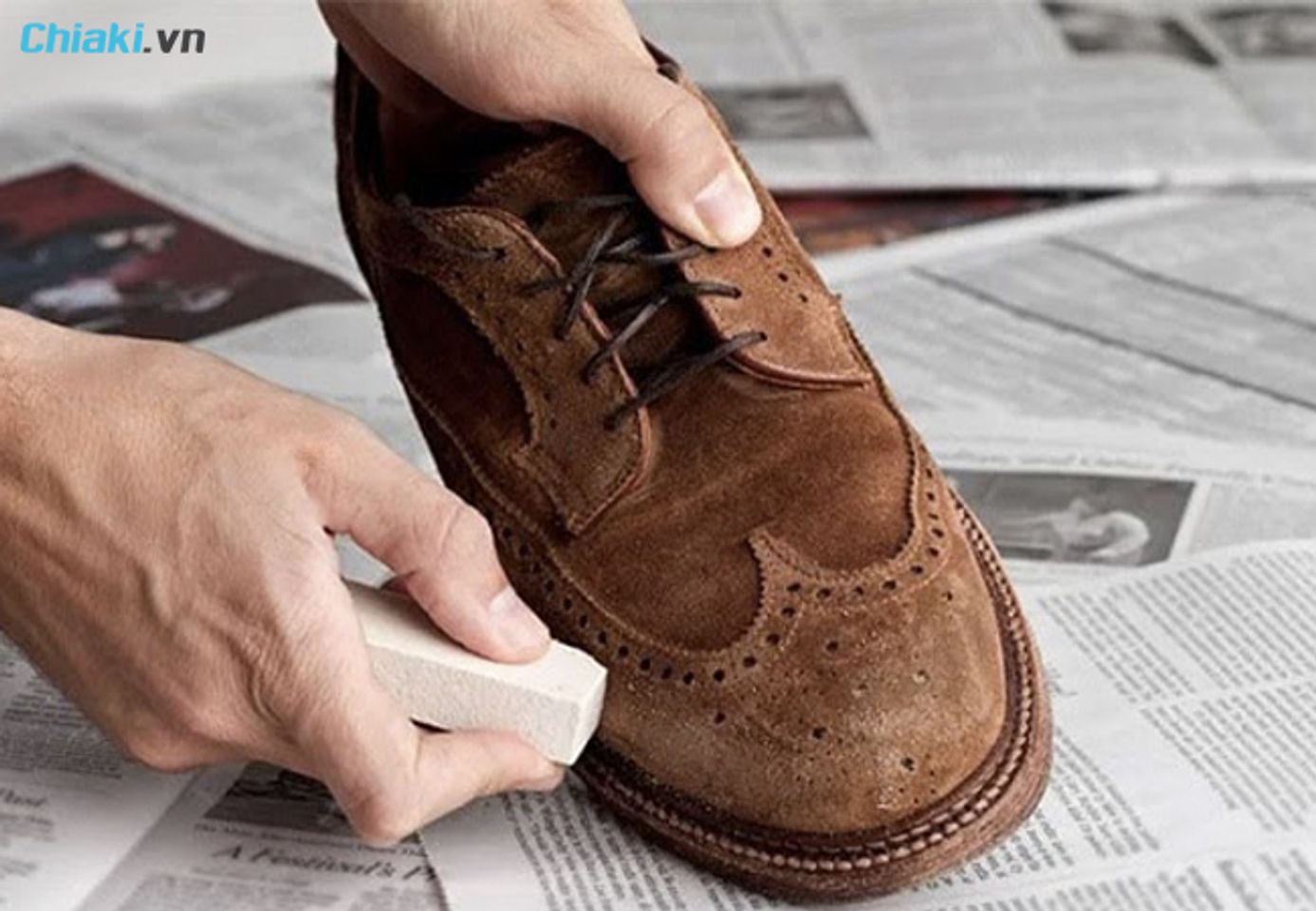 c&aacute;ch vệ sinh gi&agrave;y da lộn với tẩy b&uacute;t ch&igrave;
