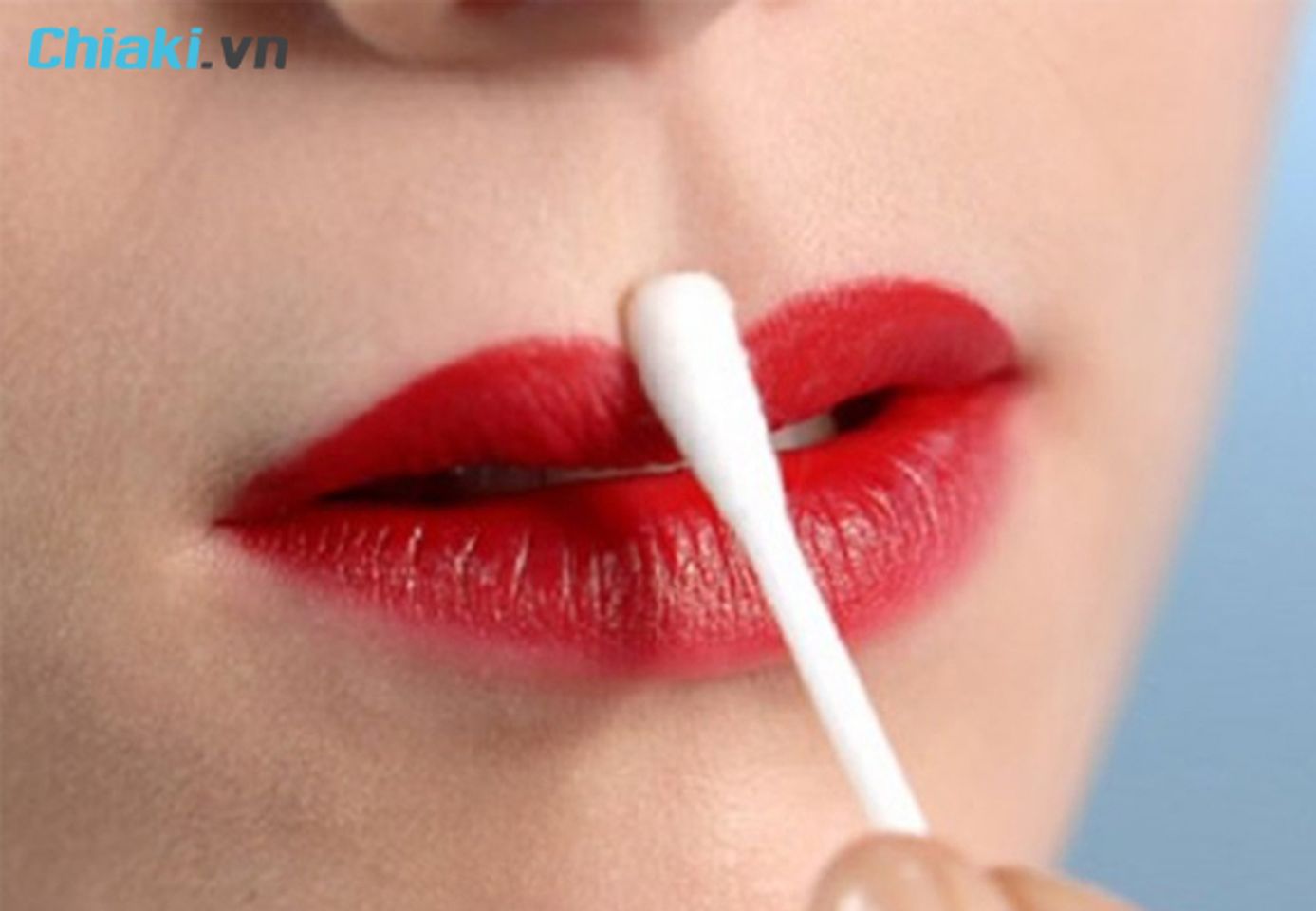 sử dụng son dưỡng m&ocirc;i sau xăm 