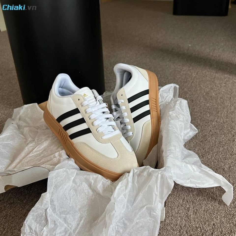 Gi&agrave;y Adidas nữ c&oacute; m&agrave;u sắc v&agrave; kiểu d&aacute;ng thời trang
