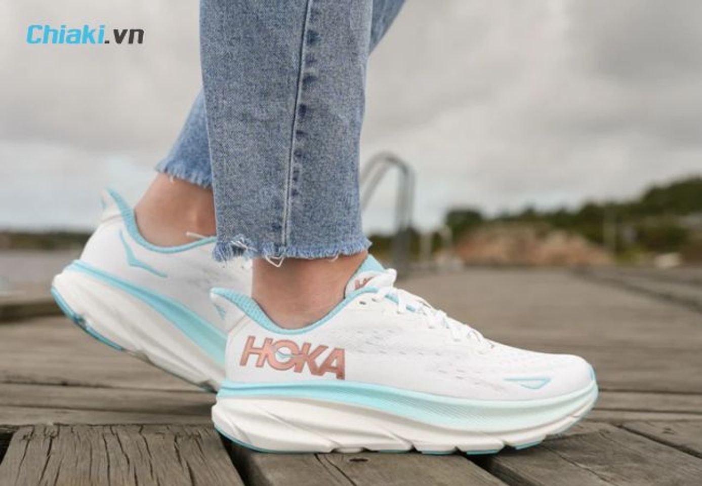 Hoka Arahi 7 Women's Frost/Rose Gold
