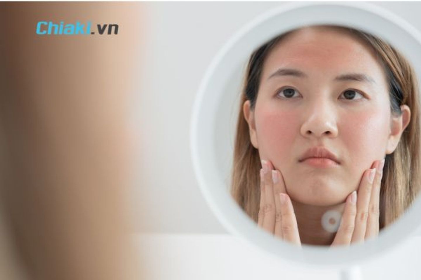 Nguy&ecirc;n nh&acirc;n da mặt bị kh&ocirc;