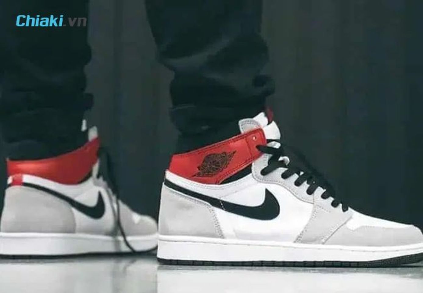 Nike Air Jordan 1 Retro High OG Light Smoke Grey