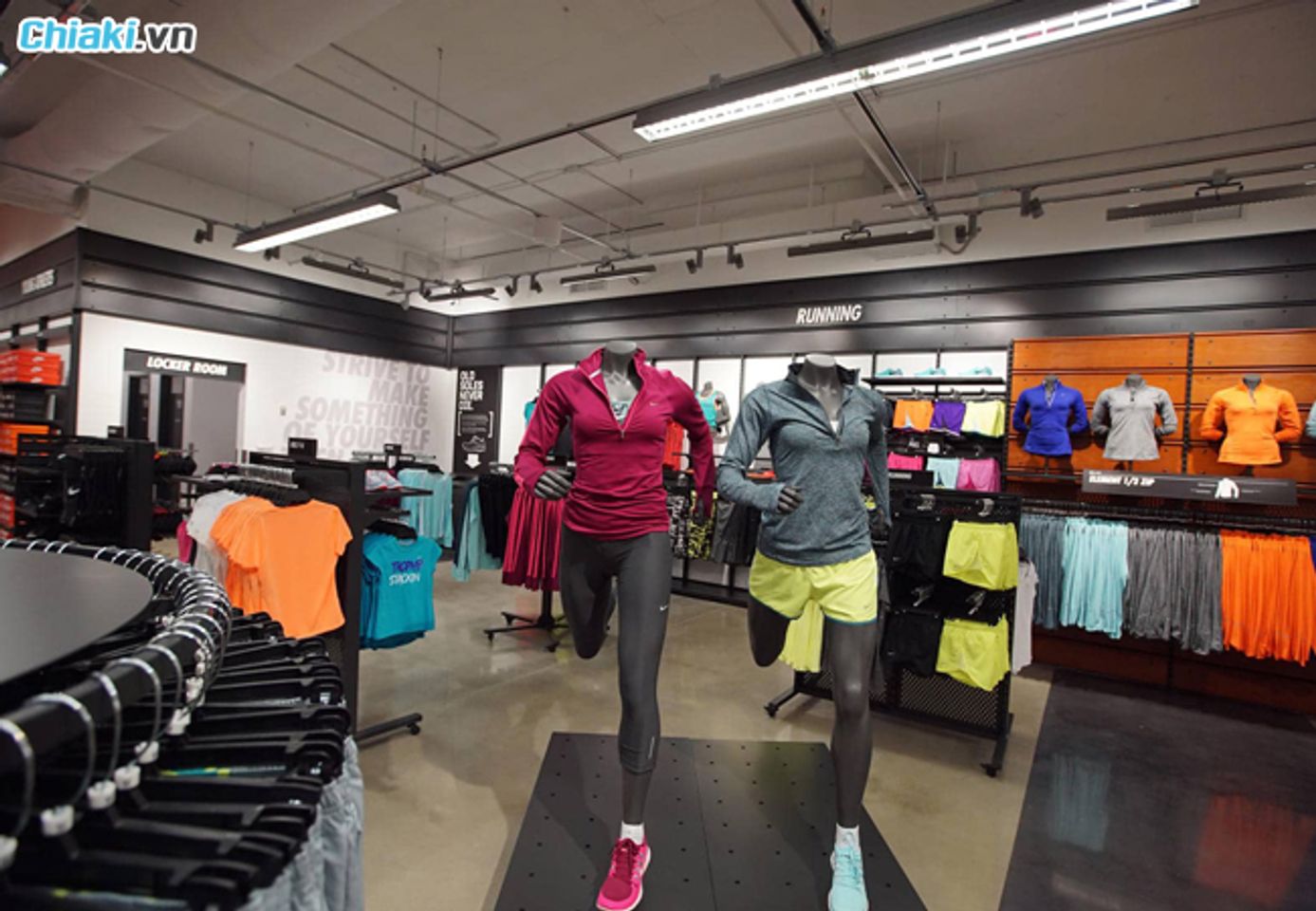 cửa h&agrave;ng gi&agrave;y nike Vincom Thảo Điền