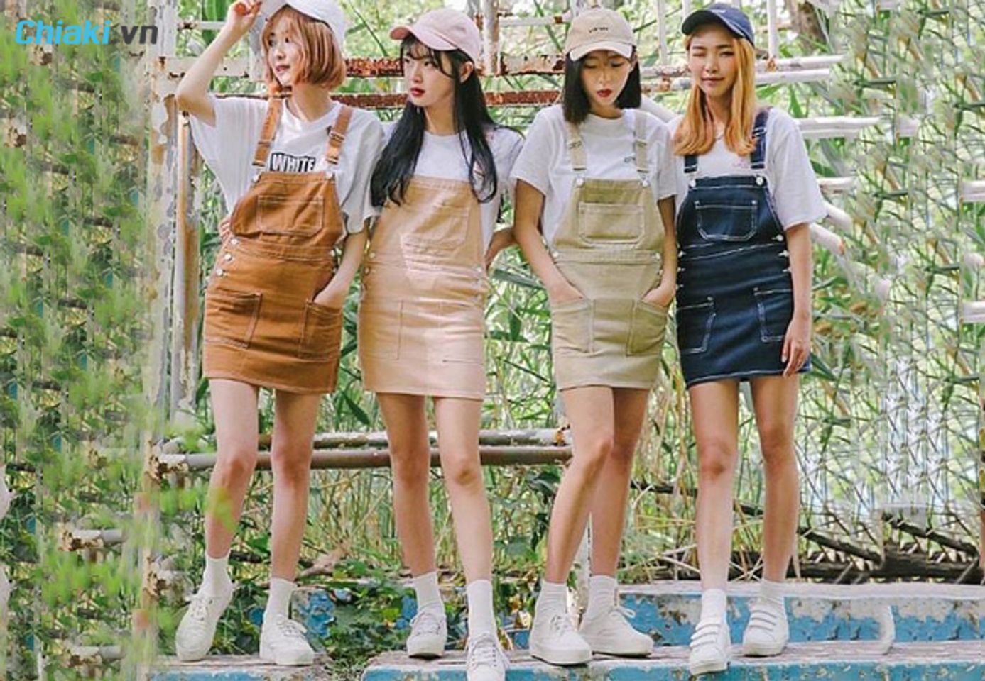 phối đồ với gi&agrave;y thể thao c&ugrave;ng yếm