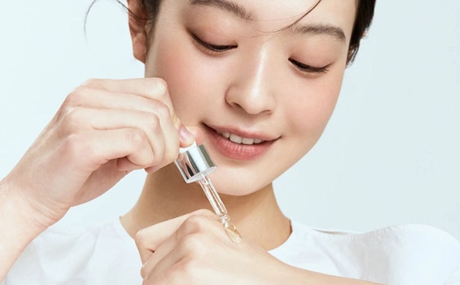 Sau khi đắp mặt nạ giấy c&oacute; n&ecirc;n b&ocirc;i serum?