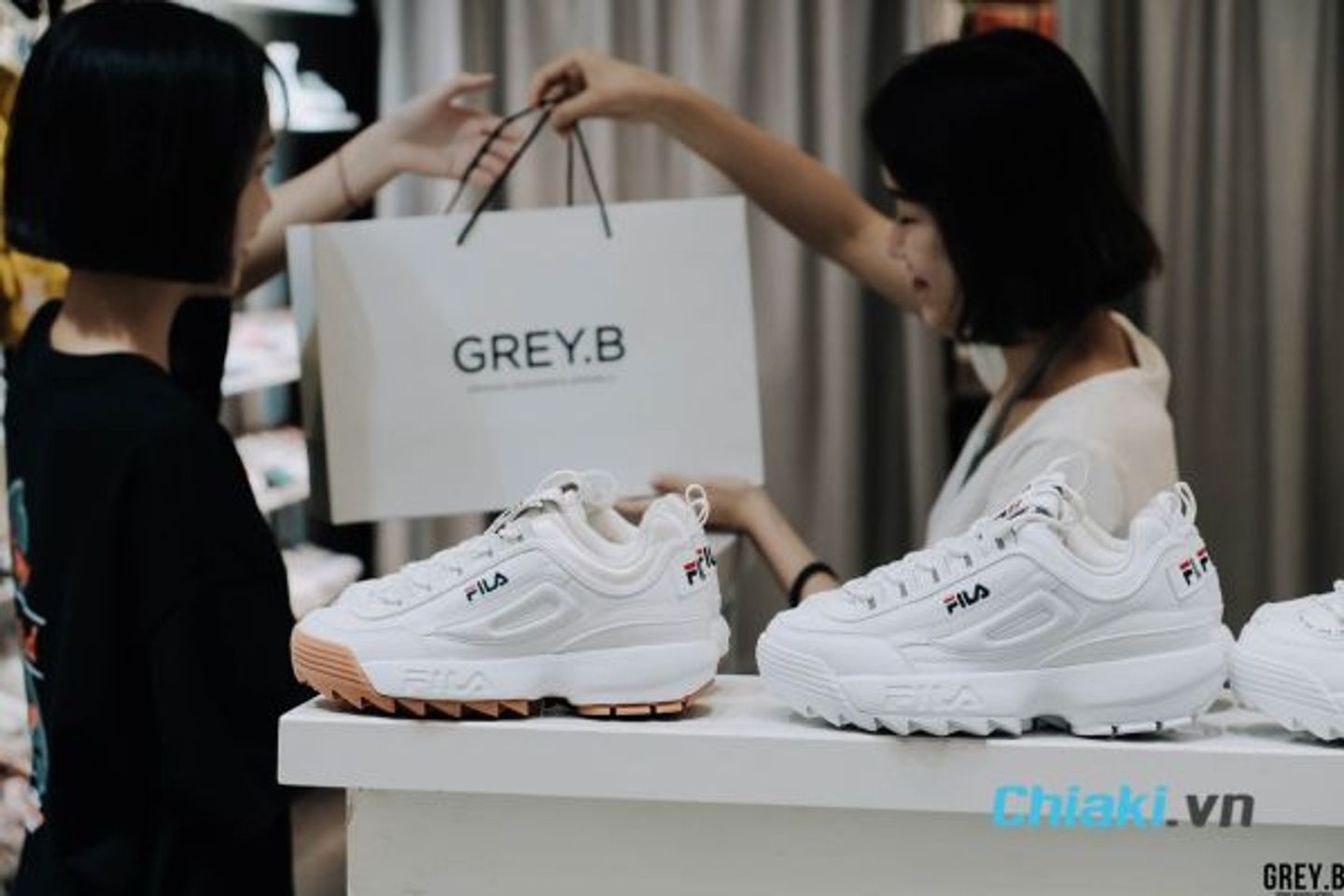 Shop b&aacute;n gi&agrave;y thể thao Grey.B