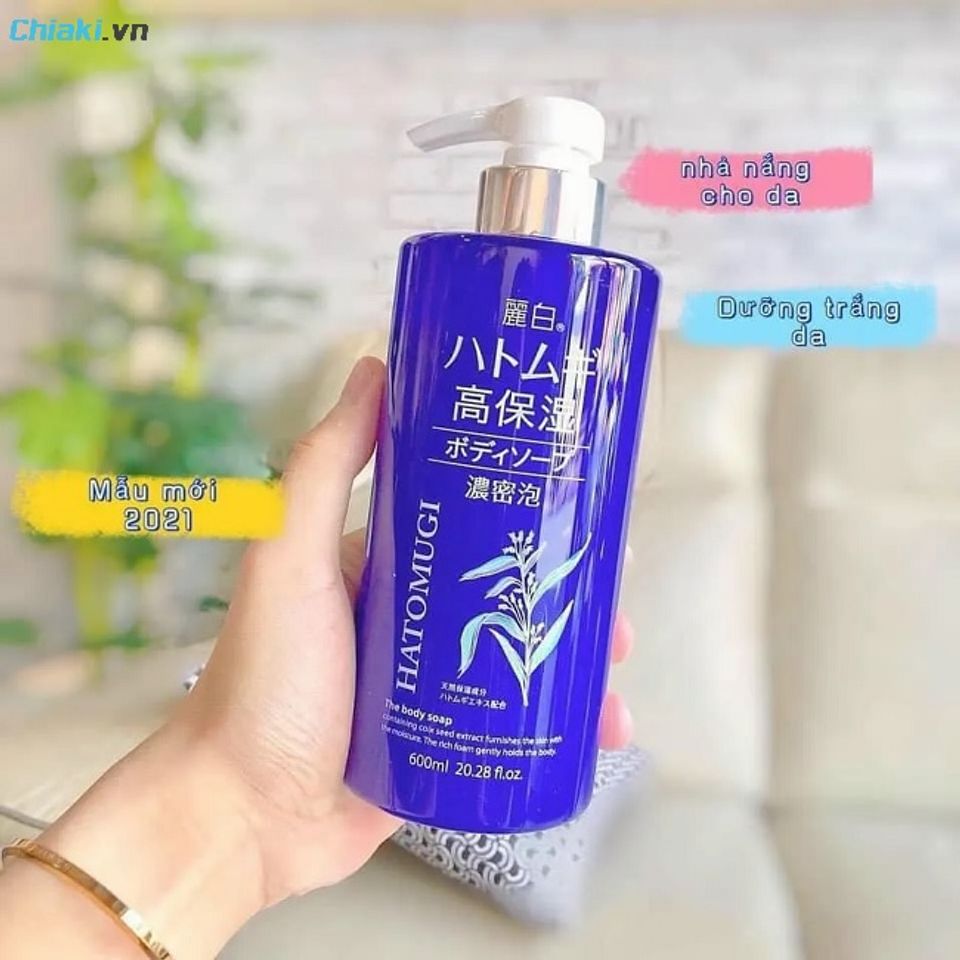 Sữa tắm &yacute; dĩ Hatomugi&nbsp;cung cấp vitamin v&agrave; kho&aacute;ng chất cho da