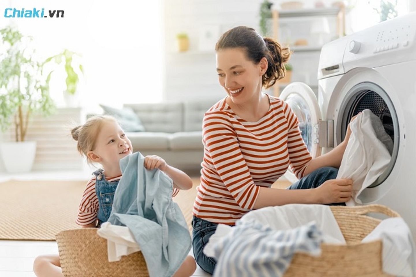Sử dụng nước giặt thơm l&acirc;u gi&uacute;p quần &aacute;o thơm ng&aacute;t suốt cả ng&agrave;y