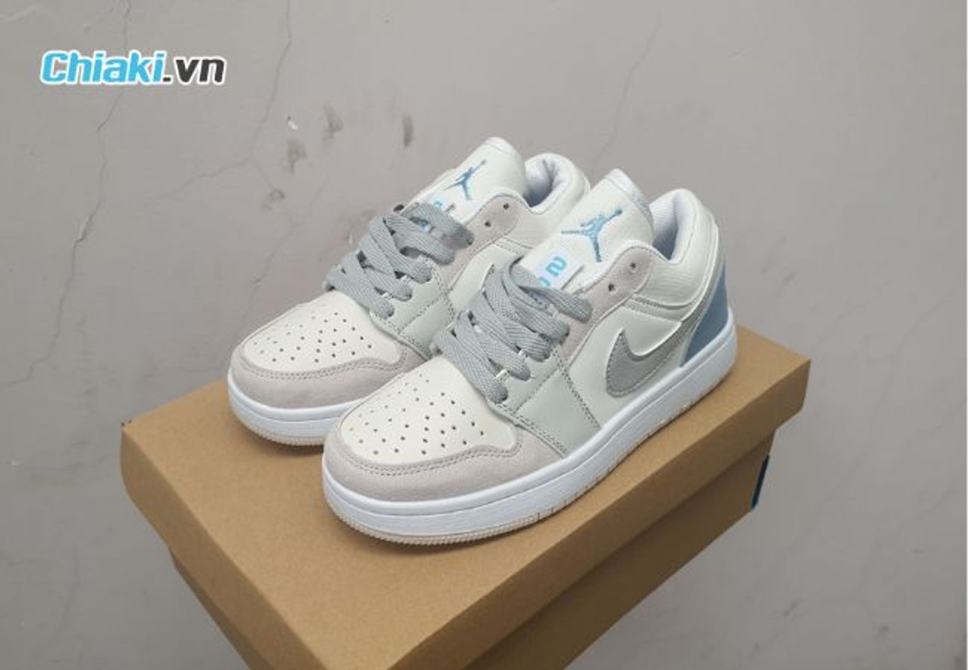C&aacute;ch buộc d&acirc;y gi&agrave;y Jordan 1 Low cổ thấp