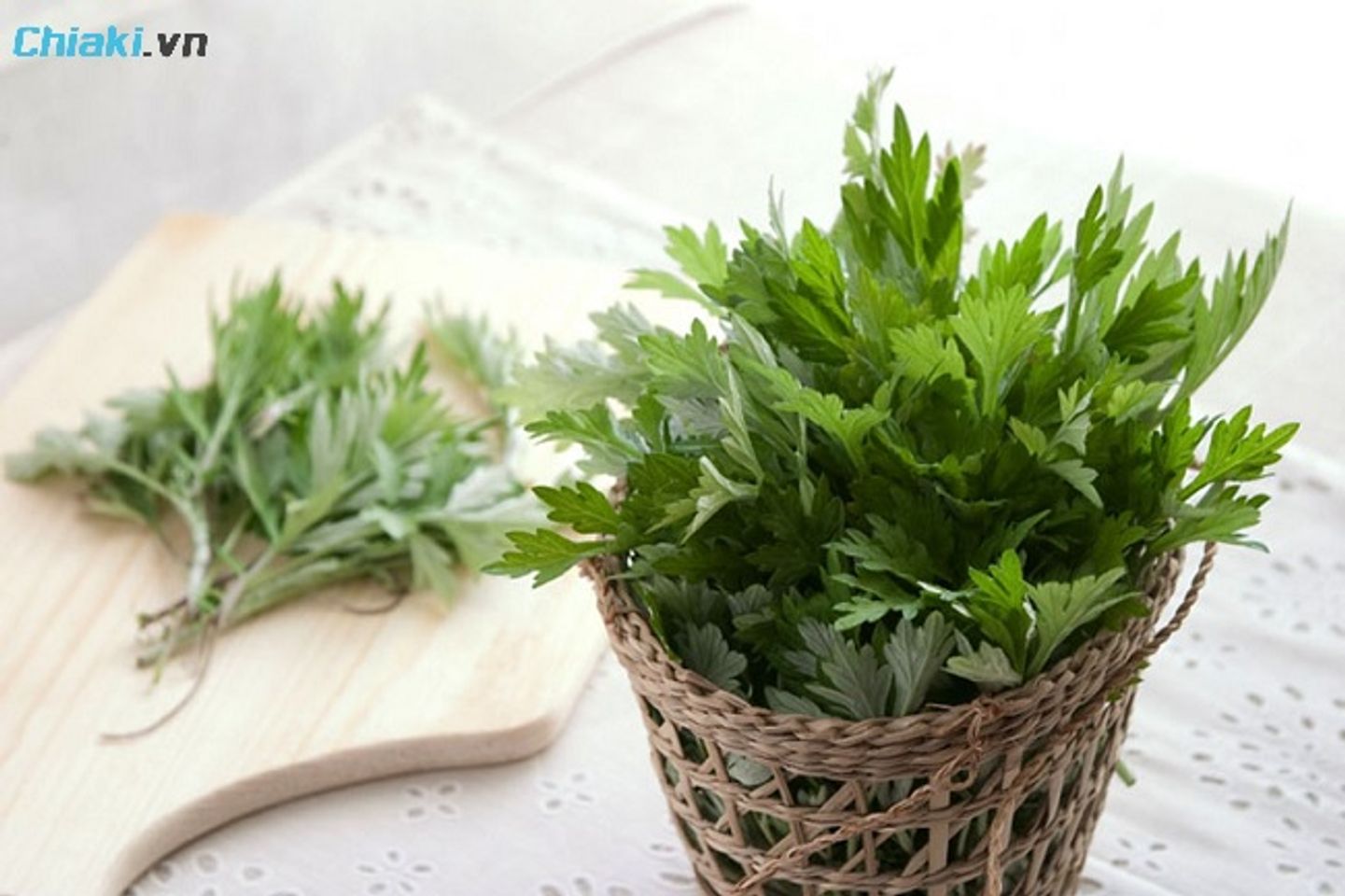 C&aacute;ch chữa phụ khoa bằng l&aacute; ngải cứu hỗ trợ l&agrave;nh tổn thương &acirc;m đạo