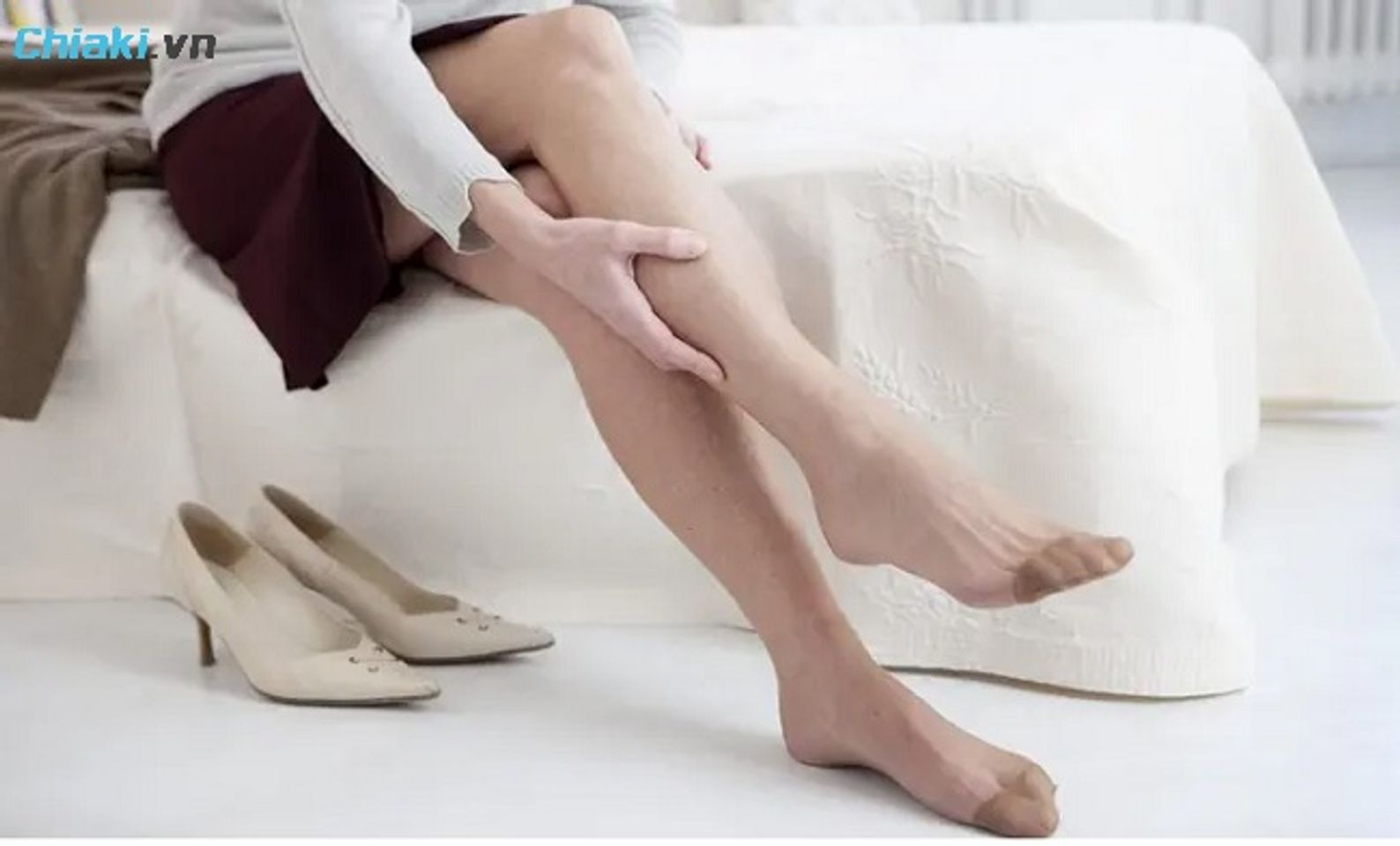 D&agrave;nh thời gian thư gi&atilde;n b&agrave;n ch&acirc;n khi đi gi&agrave;y cao g&oacute;t