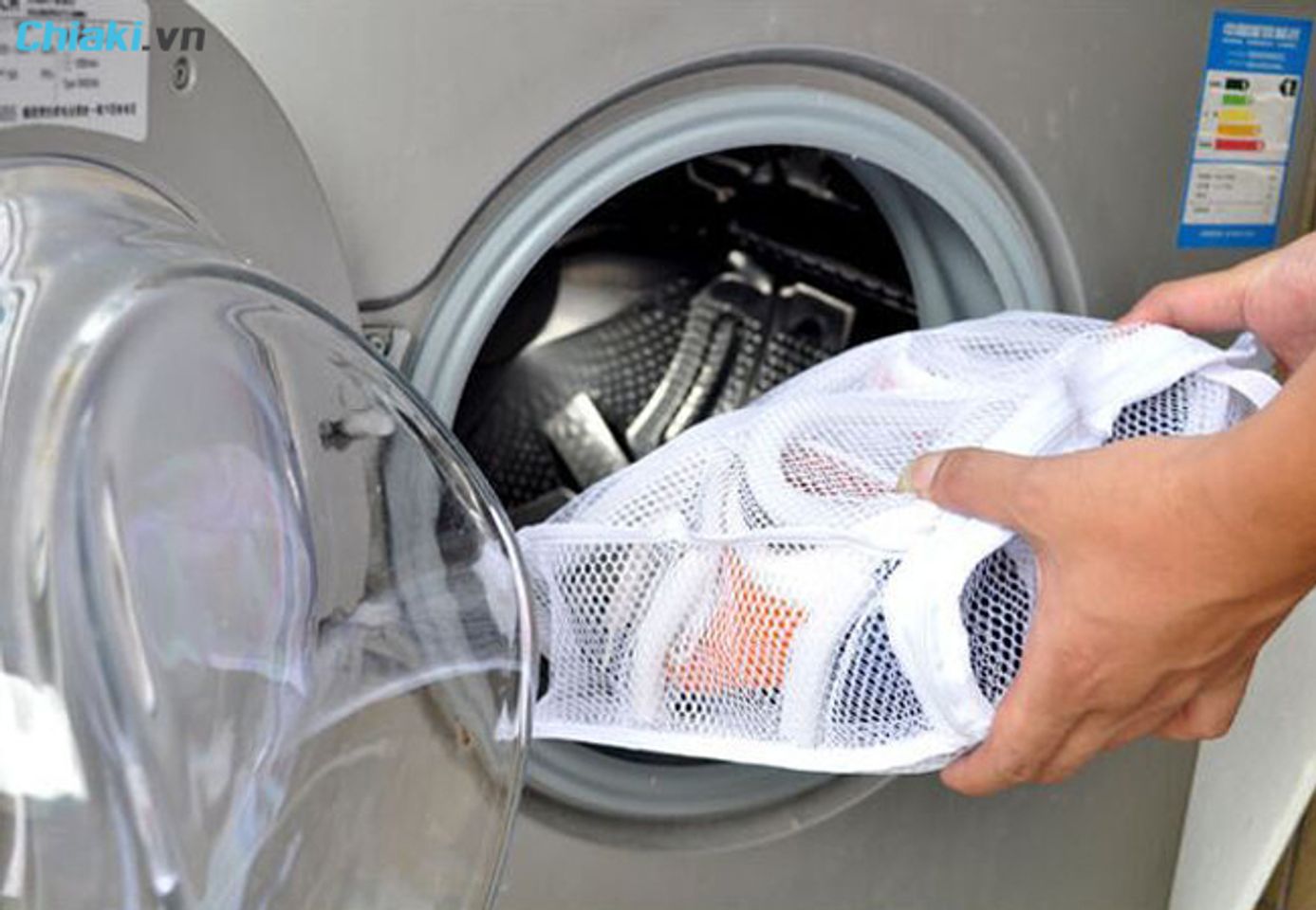 C&aacute;ch giặt gi&agrave;y vải bằng m&aacute;y