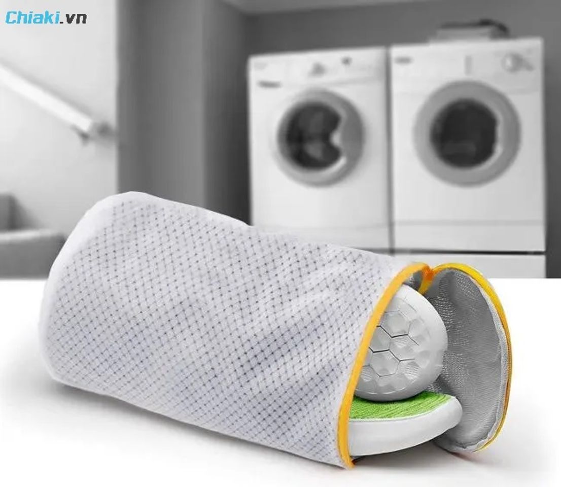 C&oacute; thể l&agrave;m kh&ocirc; gi&agrave;y bằng m&aacute;y sấy quần &aacute;o