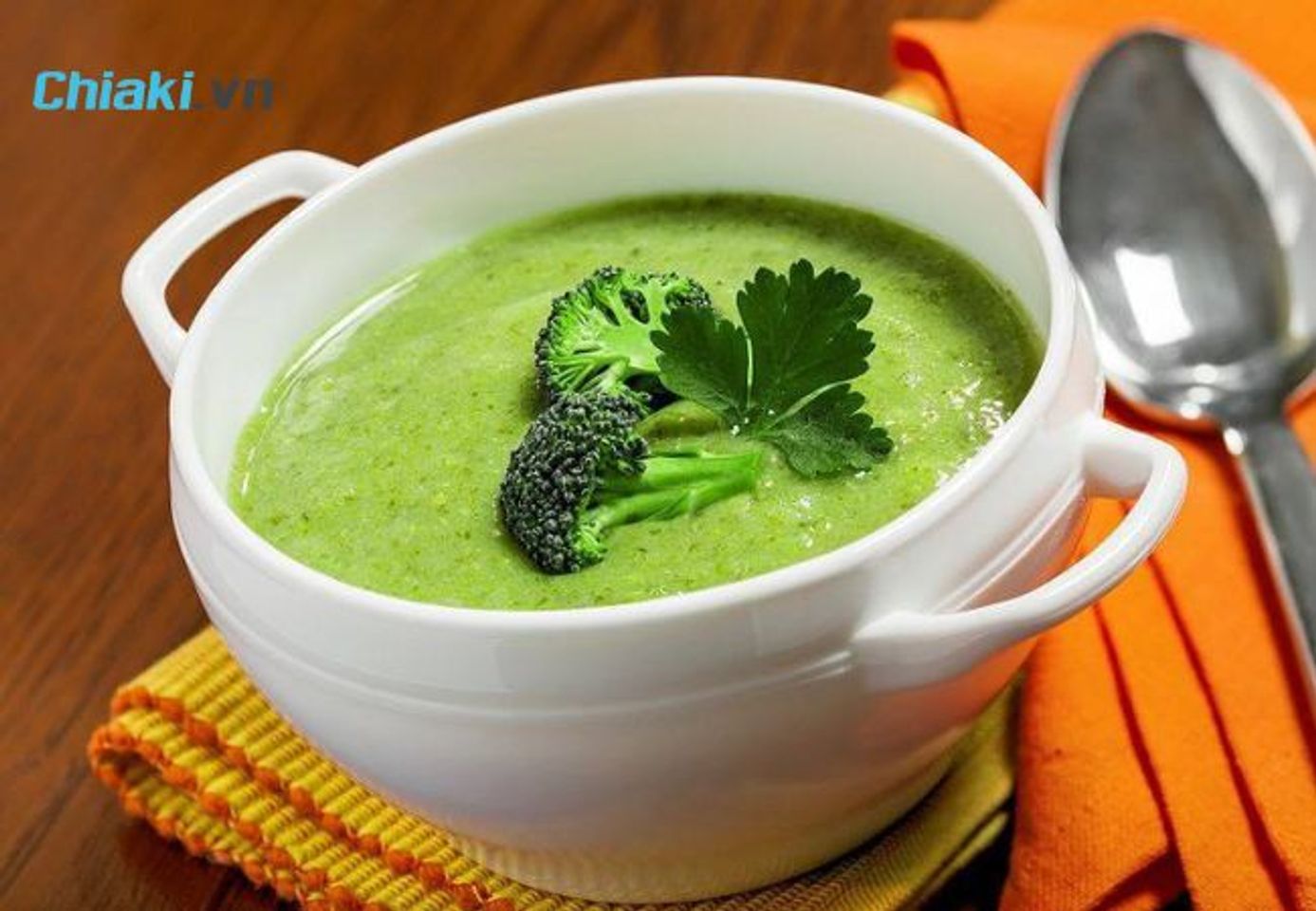 Ch&aacute;o thịt b&ograve; s&uacute;p lơ cho b&eacute;