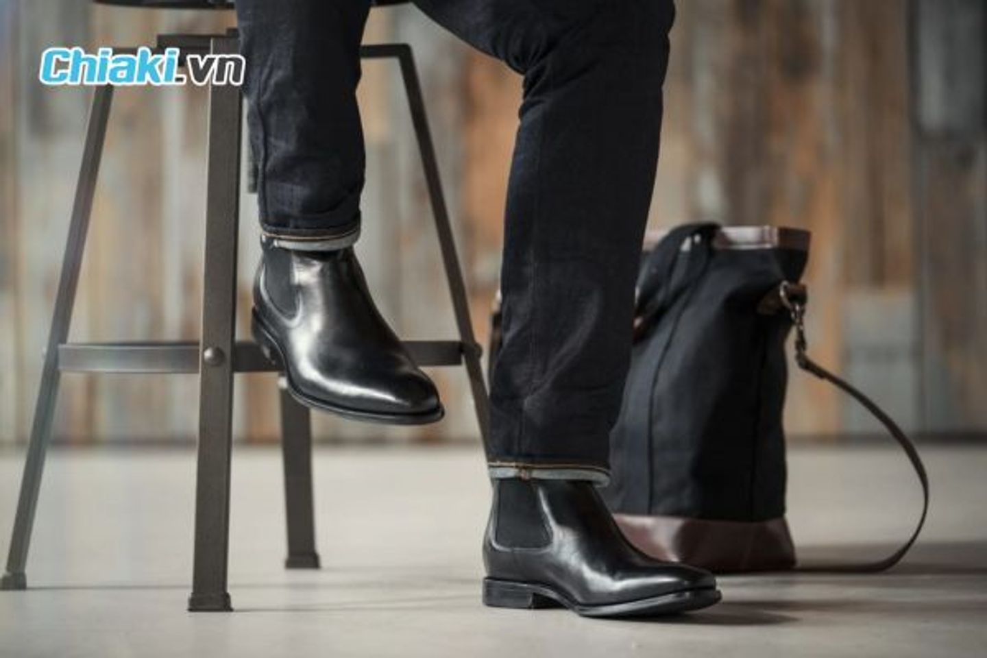 Chelsea Boots Gi&agrave;y boots cổ thấp, thanh lịch, dễ phối đồ.