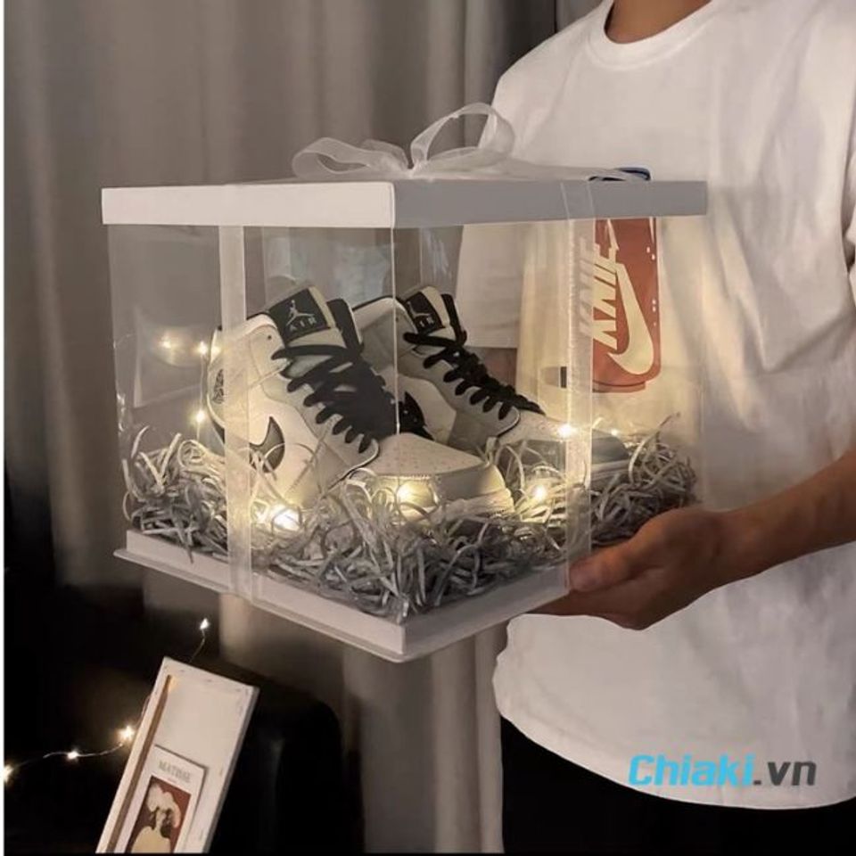 Chọn gi&agrave;y tặng người y&ecirc;u đến thương hiệu uy t&iacute;n