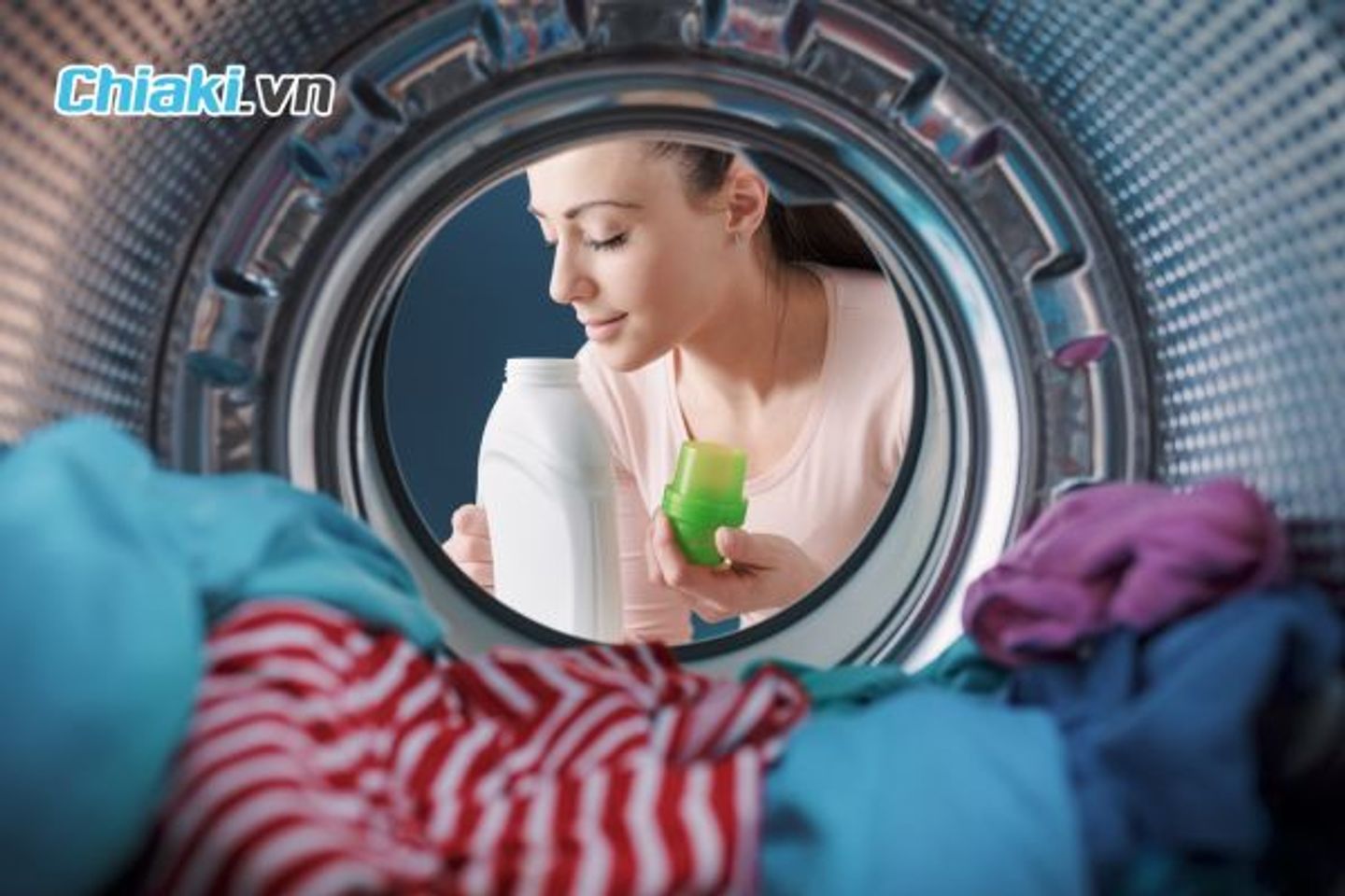 C&oacute; n&ecirc;n sử dụng nước xả vải c&ugrave;ng nước giặt kh&ocirc;ng?