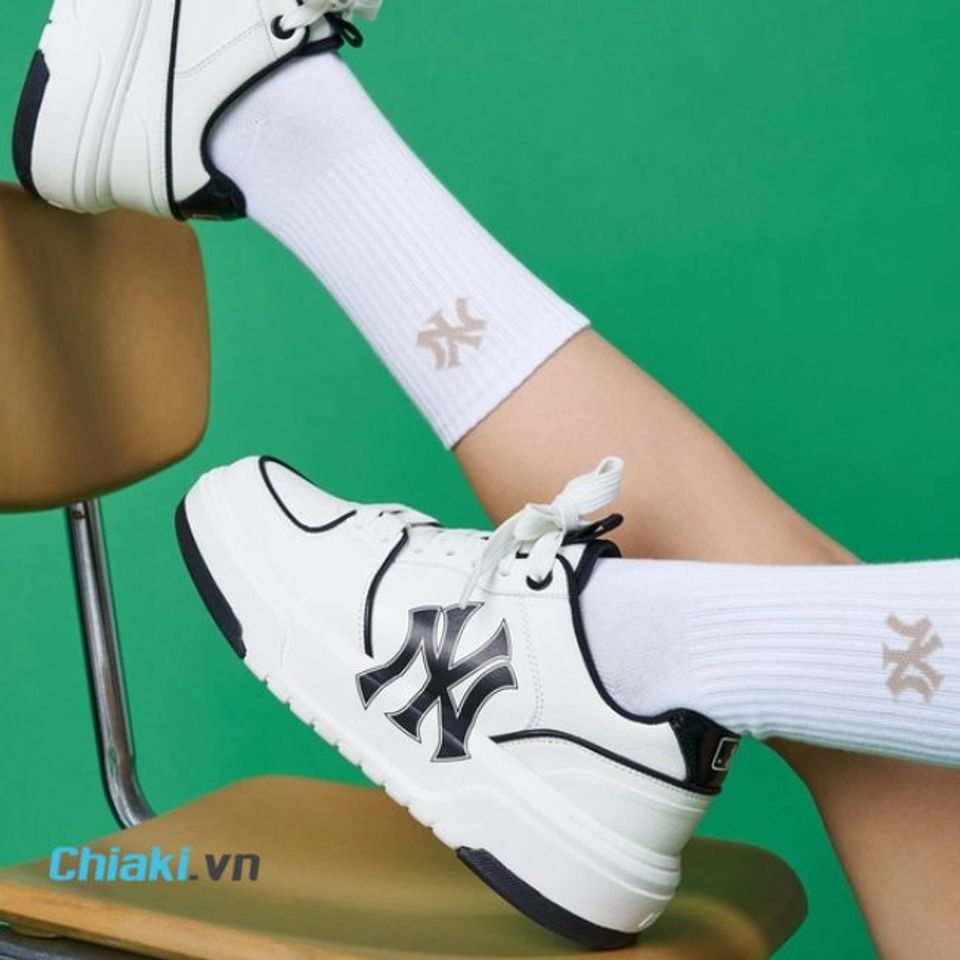 Gi&agrave;y tặng bạn g&aacute;i MLB