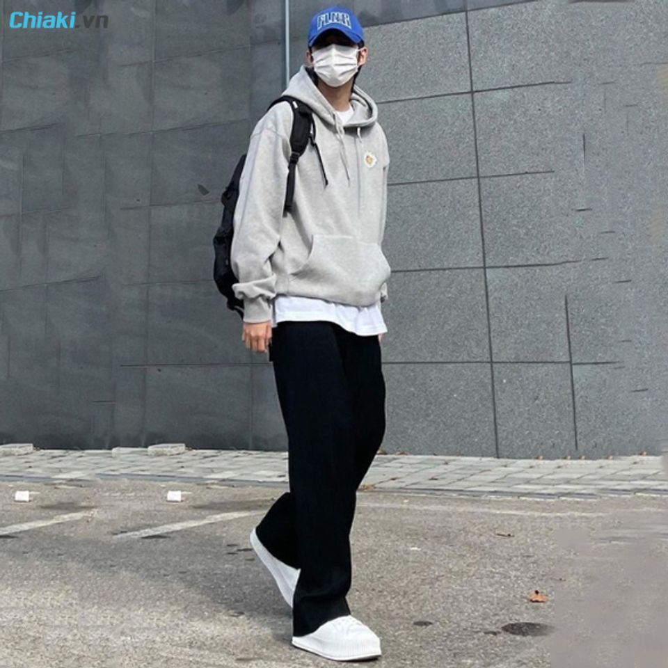 Gi&agrave;y thể thao quần t&acirc;y phối với &aacute;o hoodie