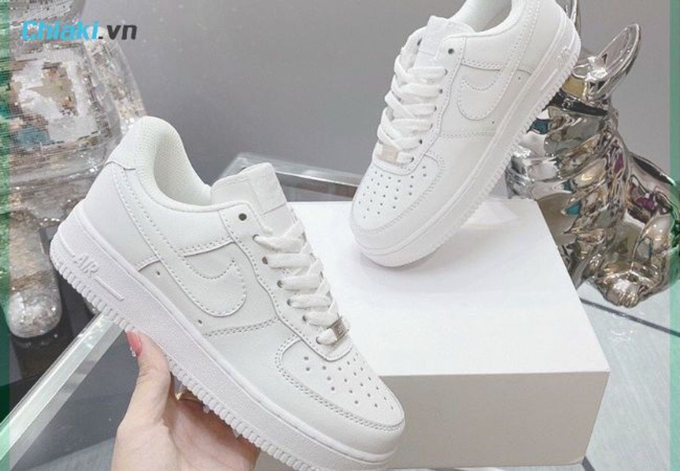 Gi&agrave;y thể thao trắng nữ Nike Court Vision Low Next Nature