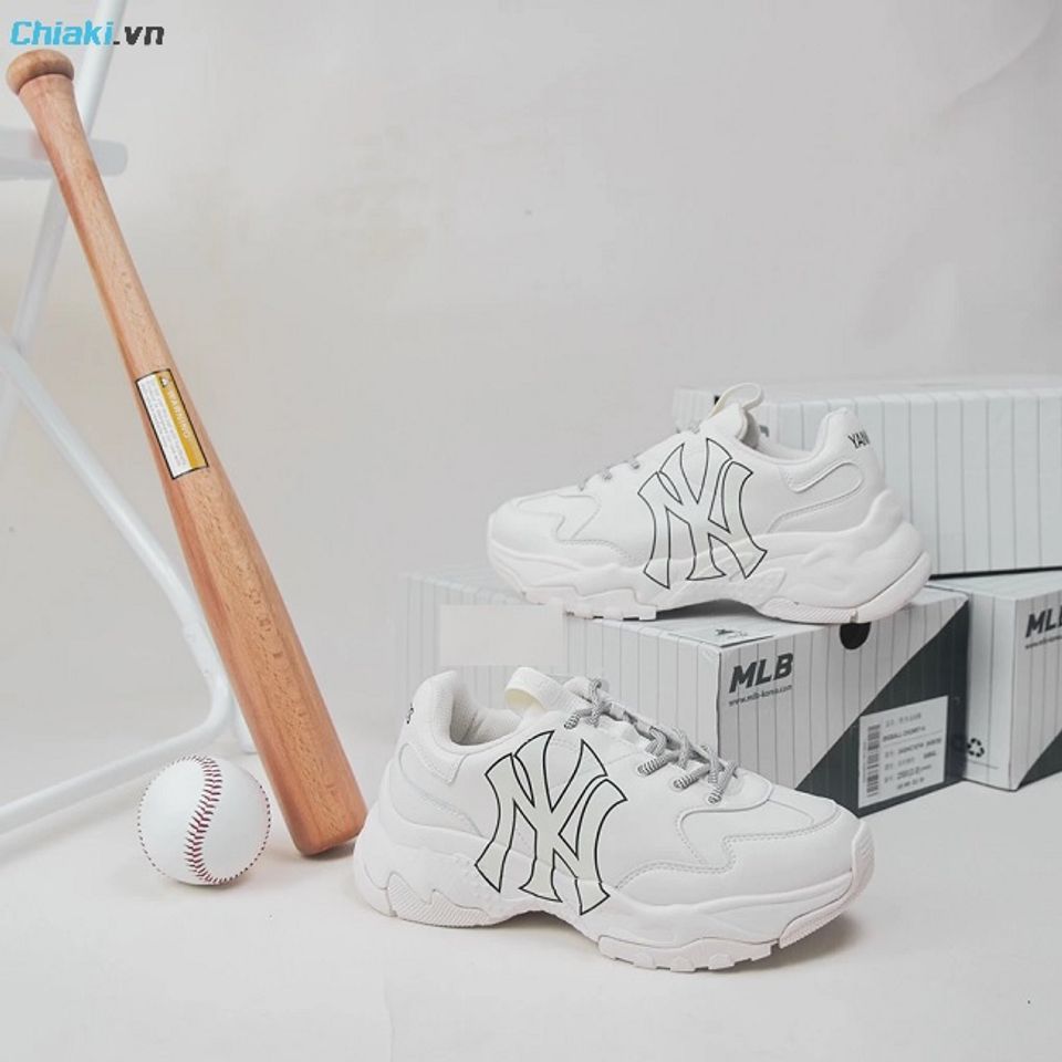 Mẫu gi&agrave;y trắng nam đẹp MLB BigBall Chunky A New York Yankees với thiết kế Chunky hiện đại