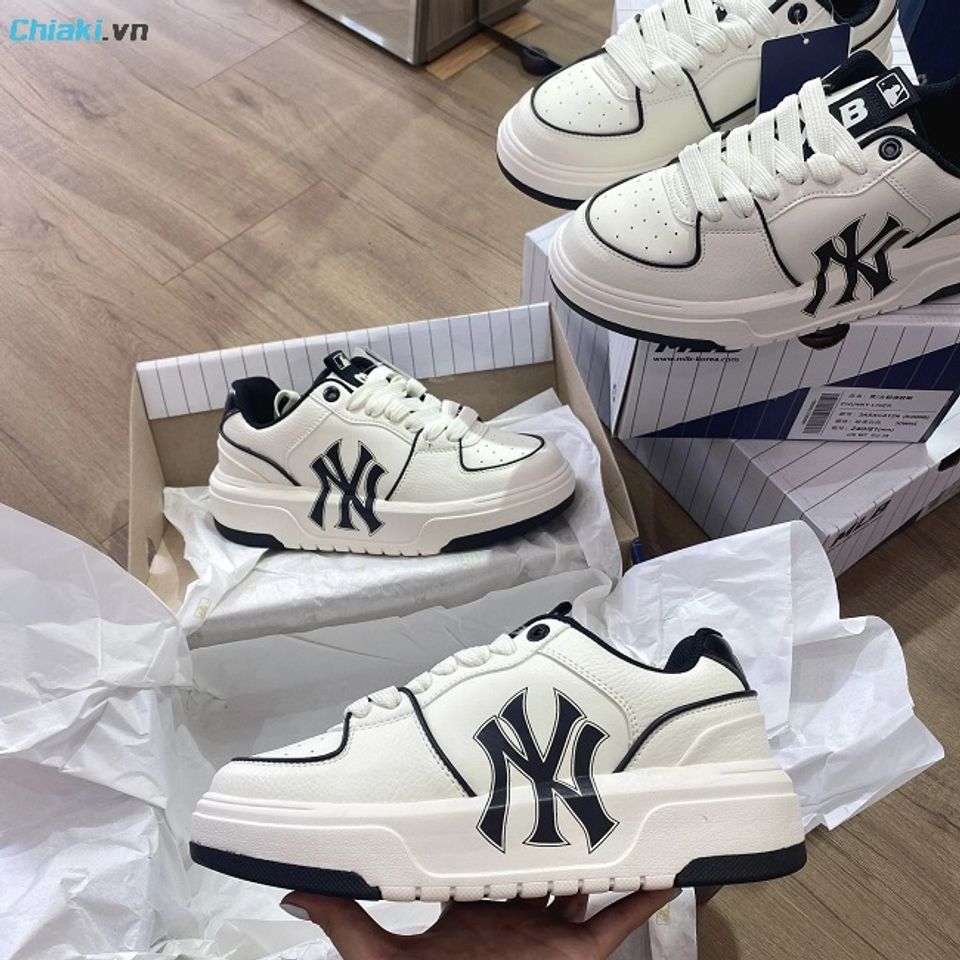 Gi&agrave;y MLB Chunky Liner Yankees Off White sử dụng gam m&agrave;u nhẹ nh&agrave;ng, sang trọng