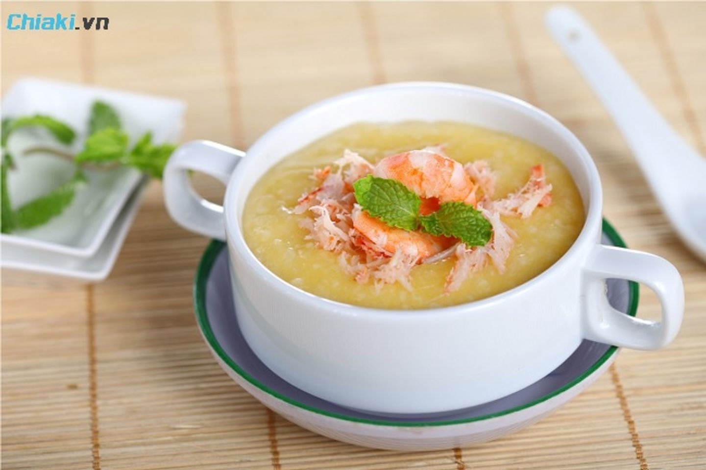 Giờ ăn dặm giai đoạn 7 - 8 th&aacute;ng với nhiều loại ch&aacute;o từ thịt, t&ocirc;m, c&aacute; 