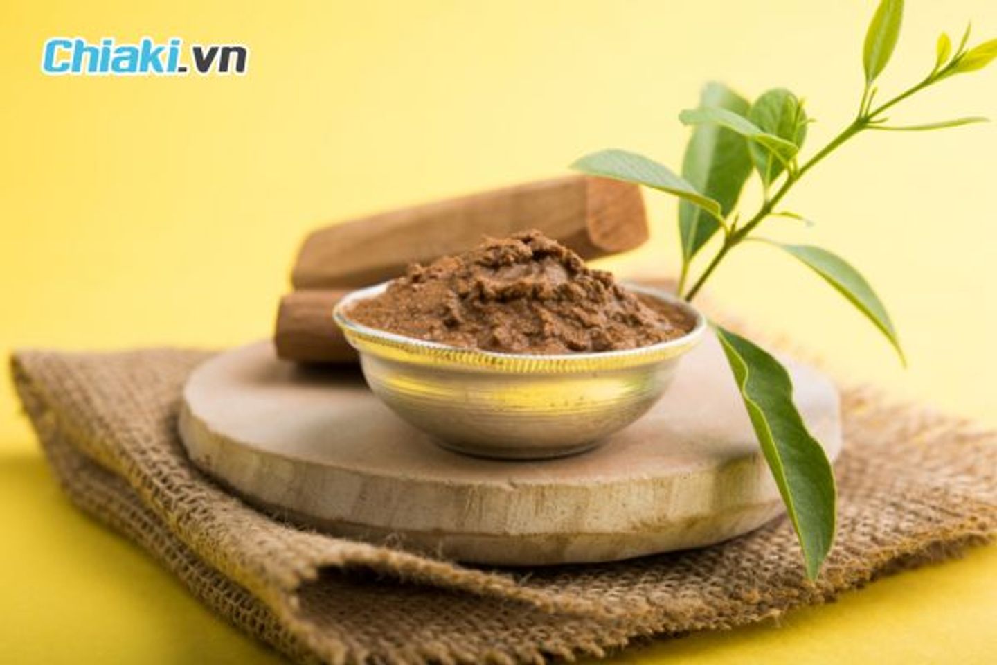Gỗ đ&agrave;n hương v&agrave; vỏ cam hỗ trợ diệt khuẩn v&agrave; khử m&ugrave;i