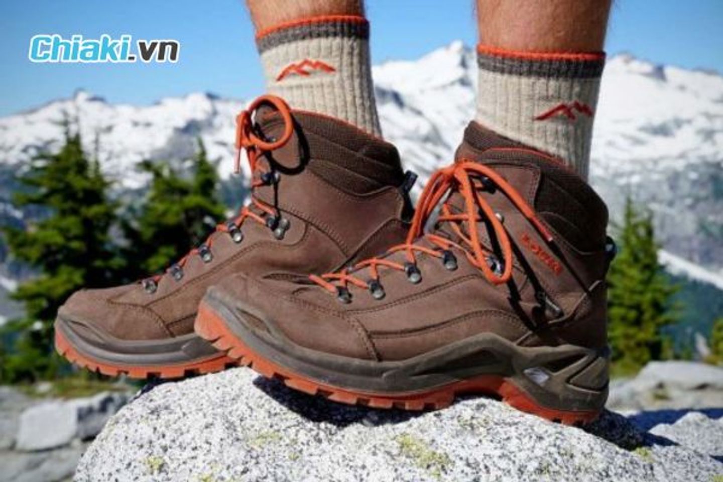 Hiking Boots Gi&agrave;y boots chuy&ecirc;n dụng cho c&aacute;c hoạt động ngo&agrave;i trời, leo n&uacute;i.