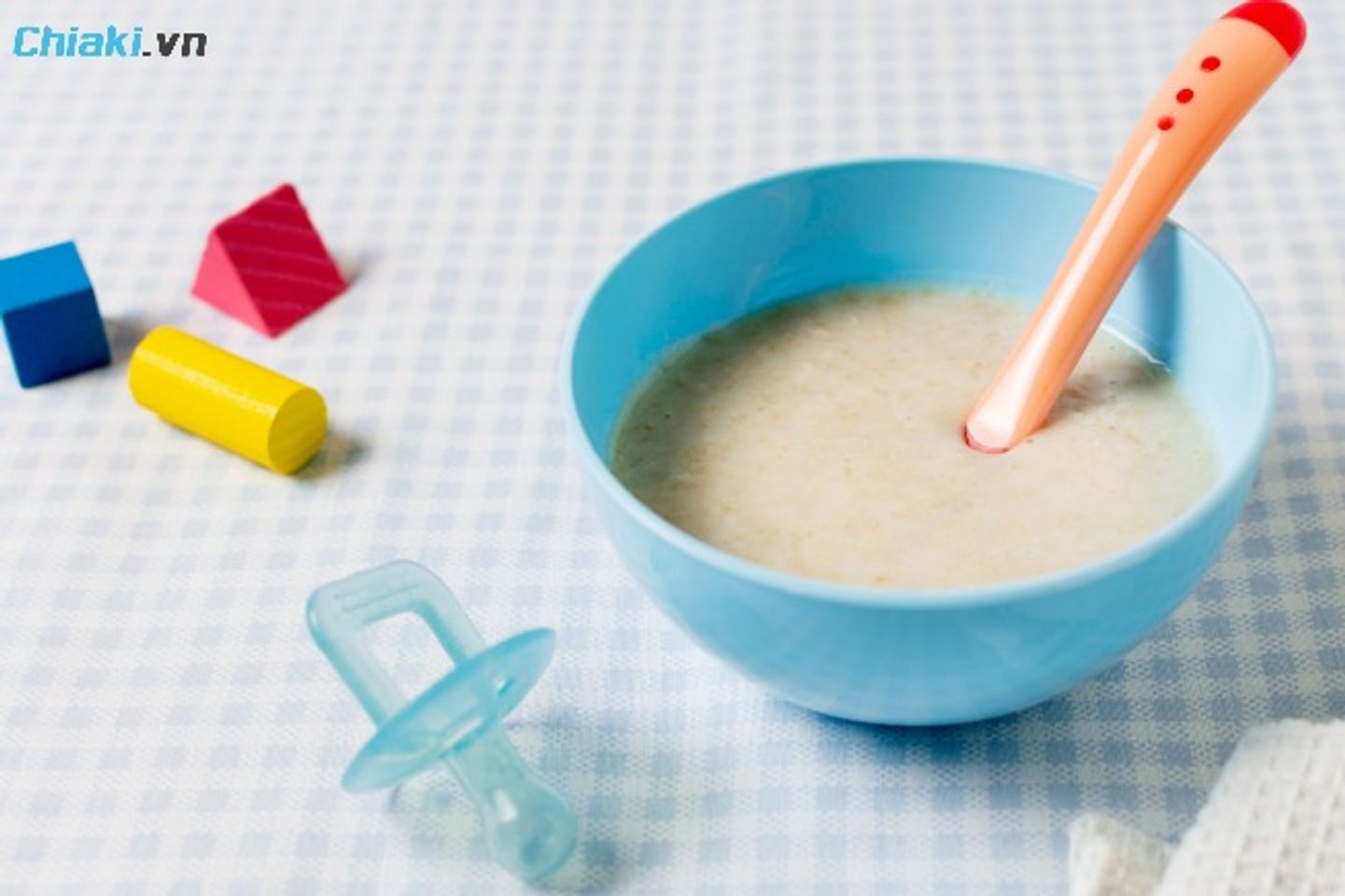 Thời gian biểu ăn dặm cho b&eacute; 6-7 th&aacute;ng với nhiều loại ch&aacute;o kh&aacute;c nhau từ rau củ