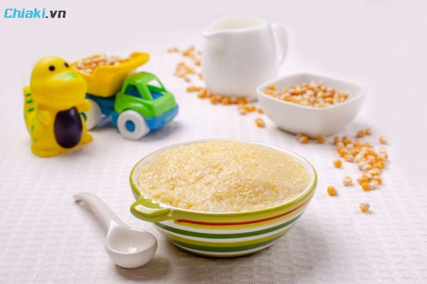 Khoảng thời gian từ 9 - 11 giờ s&aacute;ng được cho l&agrave; &ldquo;khung giờ v&agrave;ng&rdquo; ăn dặm