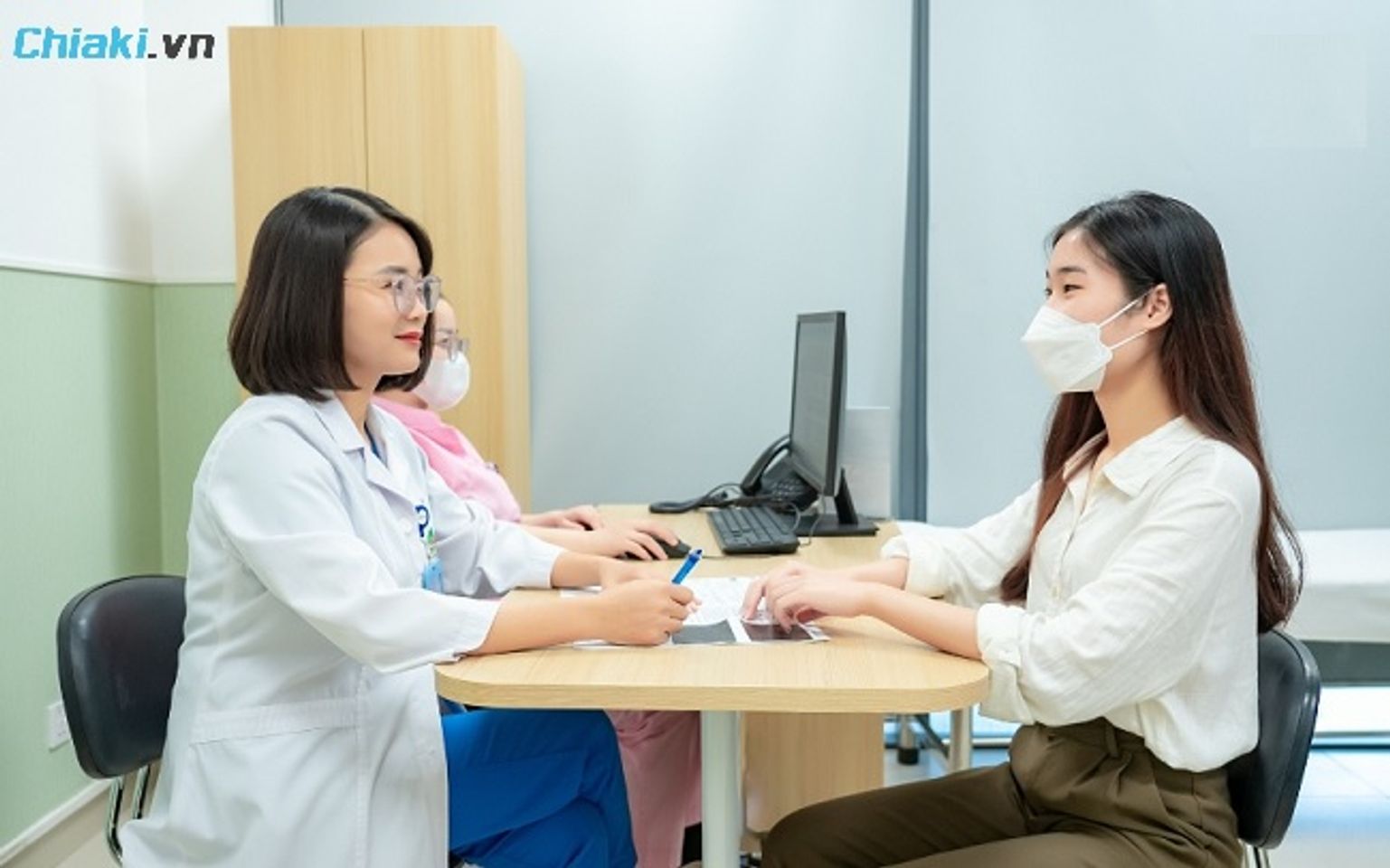 Những dấu hiệu vi&ecirc;m phụ khoa cần gặp b&aacute;c sĩ