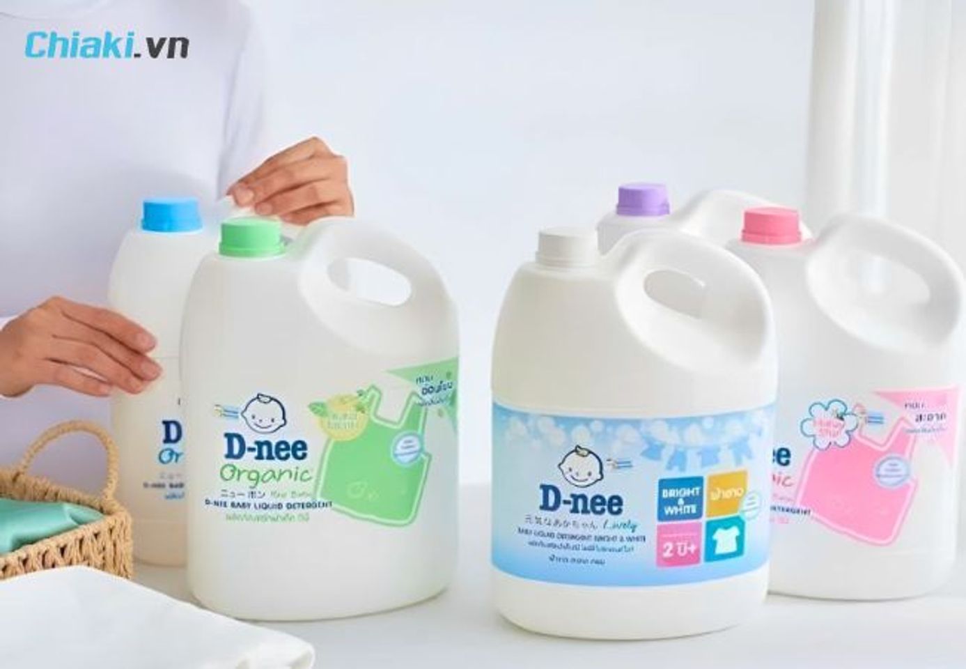 Nước giặt tay thơm l&acirc;u Dnee