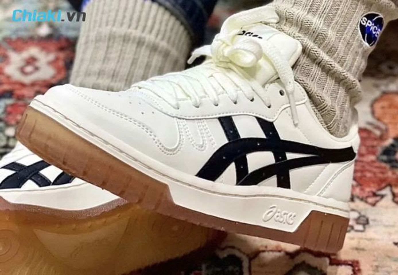 Ph&acirc;n biệt gi&agrave;y Asics ch&iacute;nh h&atilde;ng qua đế gi&agrave;y
