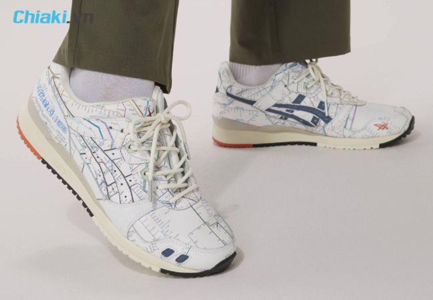 Ph&acirc;n biệt giày Asics giả qua ch&acirc;́t li&ecirc;̣u giày