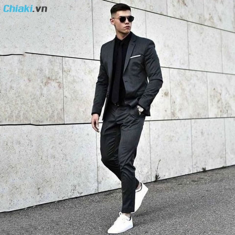 Phối đồ gi&agrave;y sneaker nam với vest