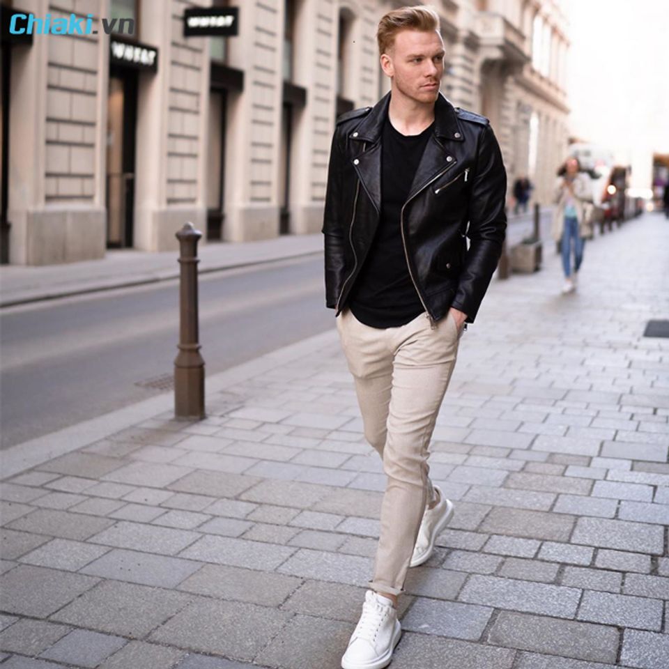 Phối gi&agrave;y sneaker nam với &aacute;o kho&aacute;c da