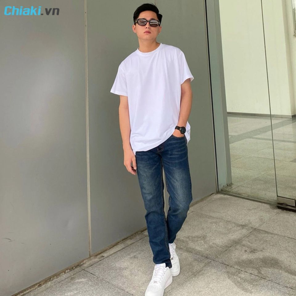 Phối gi&agrave;y sneaker với quần jeans nam