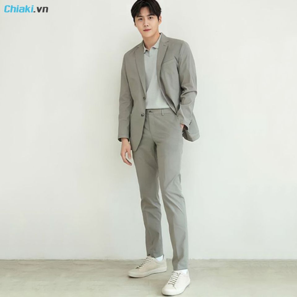 Phối quần t&acirc;y với gi&agrave;y thể thao v&agrave; &aacute;o blazer