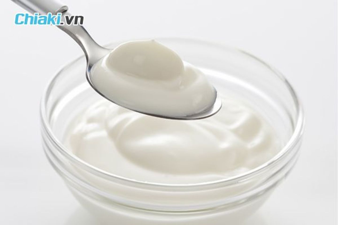 Sữa chua gi&uacute;p hỗ trợ l&agrave;m s&aacute;ng da